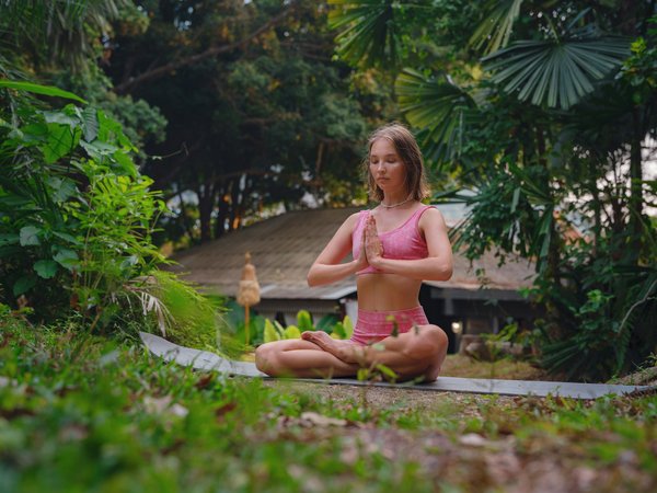 Où trouver des stages de yoga gratuits en Thaïlande?